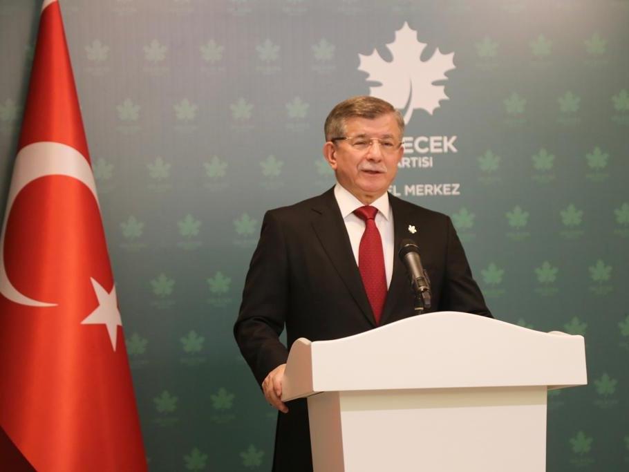 Davutoğlu: Başörtüsü meselesi bir an önce çözüme kavuşturulmalı