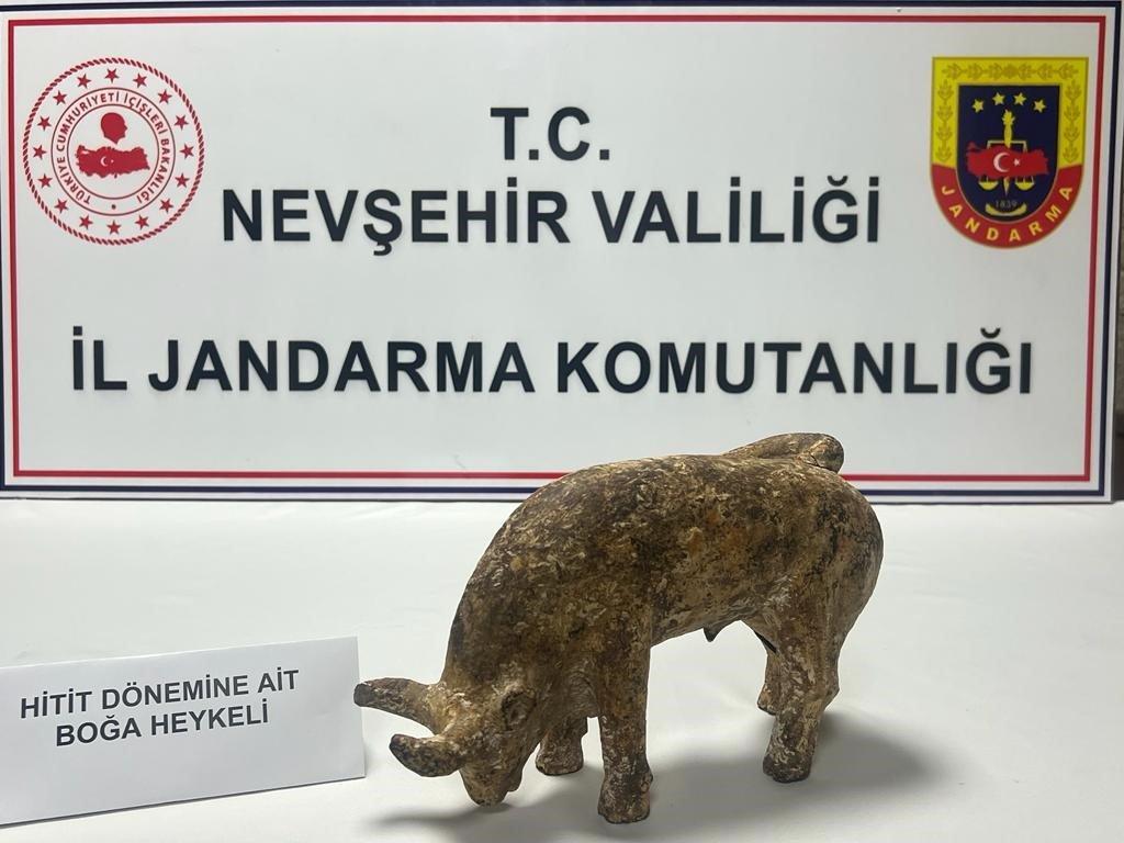 Nevşehir'de ele geçirildi: Küçük boğa heykeli tam 3 bin yıllık...