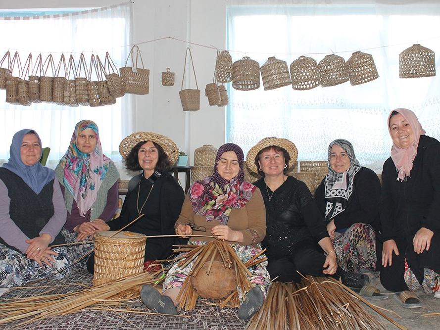 Ağaköylü kadınların hasır sanatı