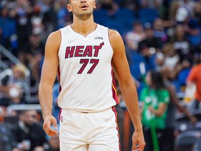 NBA'de Miami Heat forması giyen Ömer Faruk Yurtseven ameliyat edildi