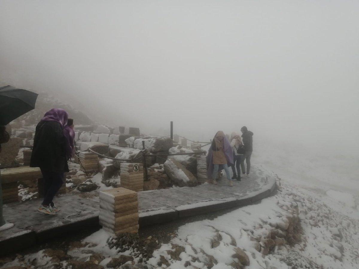 Nemrut Dağı'na mevsimin ilk karı yağdı