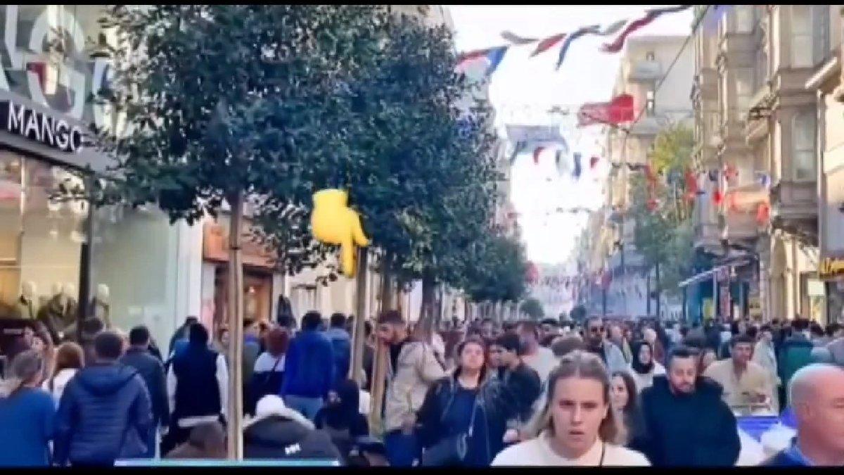 Terörist kadın, turistin kamerasına da yansımış