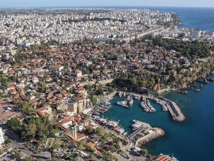 Yüksek kiralar göçe zorladı: Memurlar ve turizm çalışanları Antalya'yı terk ediyor