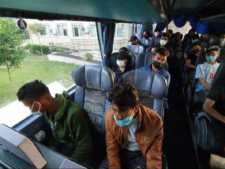 TIR dorsesinde 133 düzensiz göçmen yakalandı