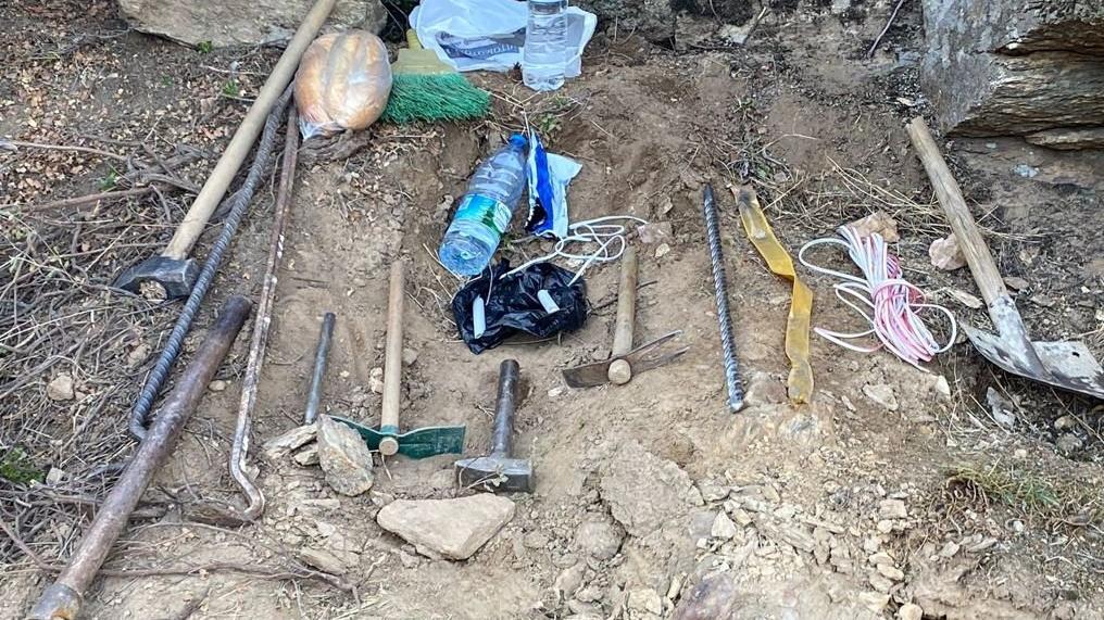 Define avcıları kaçak kazılarla tarihi yok ediyor