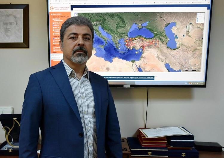 Dokuz Eylül Üniversitesi'nin (DEÜ) Deprem Araştırma ve Uygulama Merkezi (DAUM) Müdürü ve Jeoloji Mühendisliği Bölümü Öğretim Üyesi Prof. Dr. Hasan Sözbilir