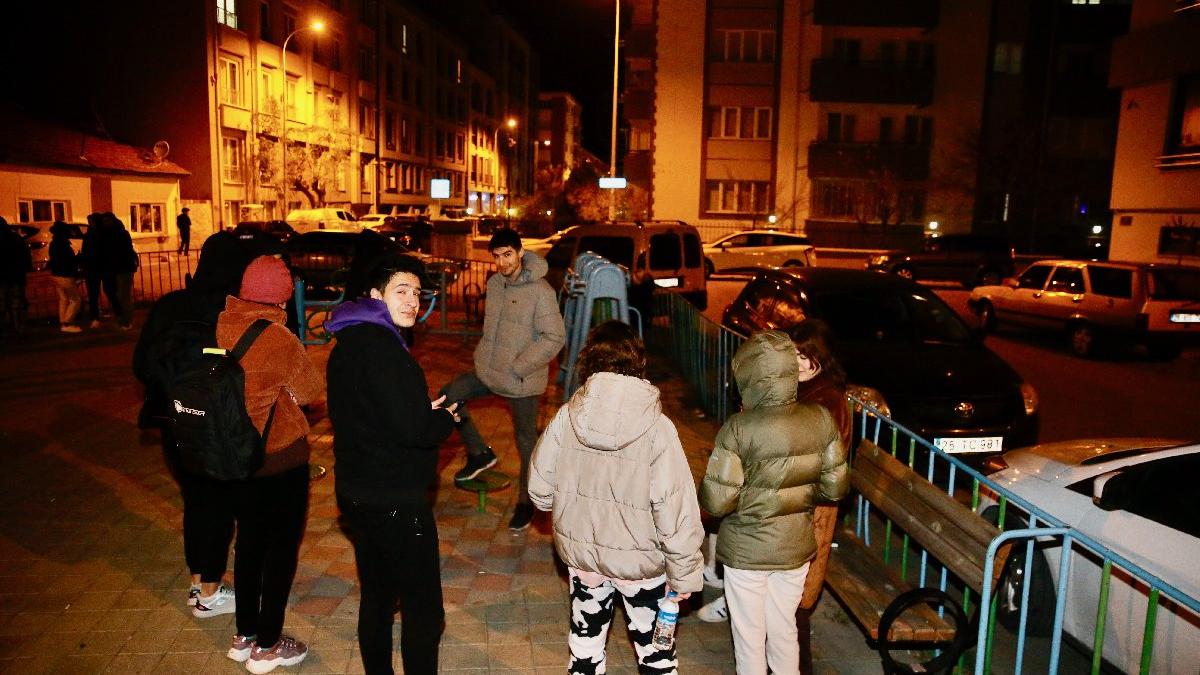 Depremde elektrikler neden kesildi? Süleyman Soylu açıkladı