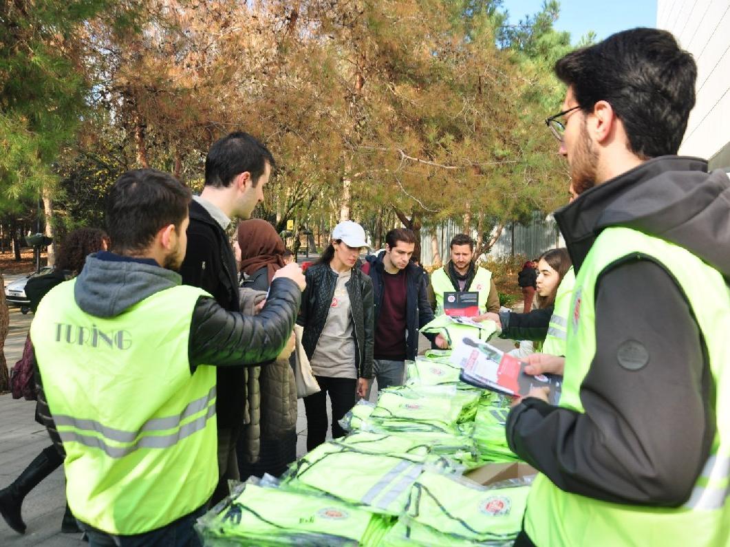 Scooter kazalarının önlenmesi için 20 bin reflektif yelek dağıtıldı