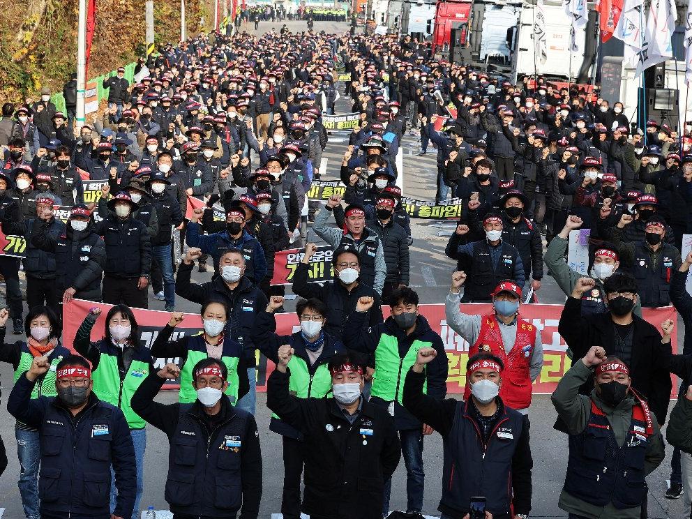 Güney Koreli tır şoförleri grev gidiyor: Tedarik zincirleri tehlikede