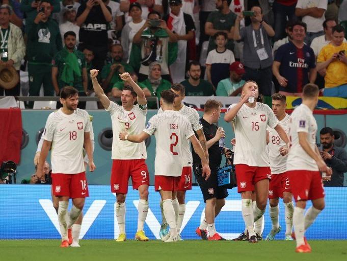 Polonya C Grubu'nda Suudi Arabistan'ı 2 golle devirdi