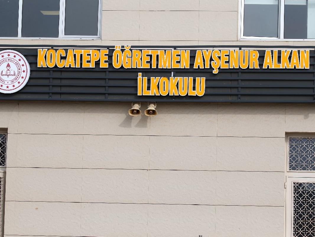 Şehit öğretmen Ayşenur Alkan'ın adı görev yaptığı okula verildi