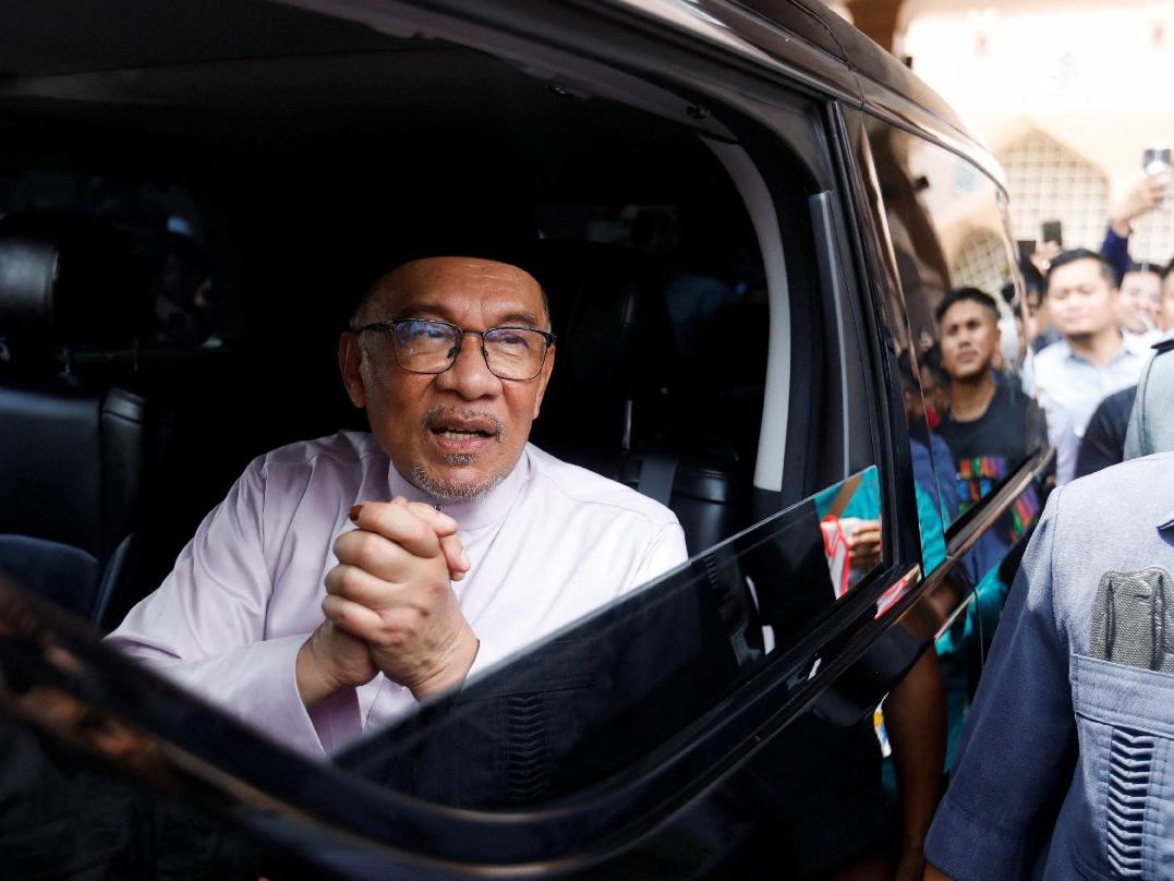 Malezya Başbakanı, lüks Mercedes makam aracı kullanmayacağını duyurdu