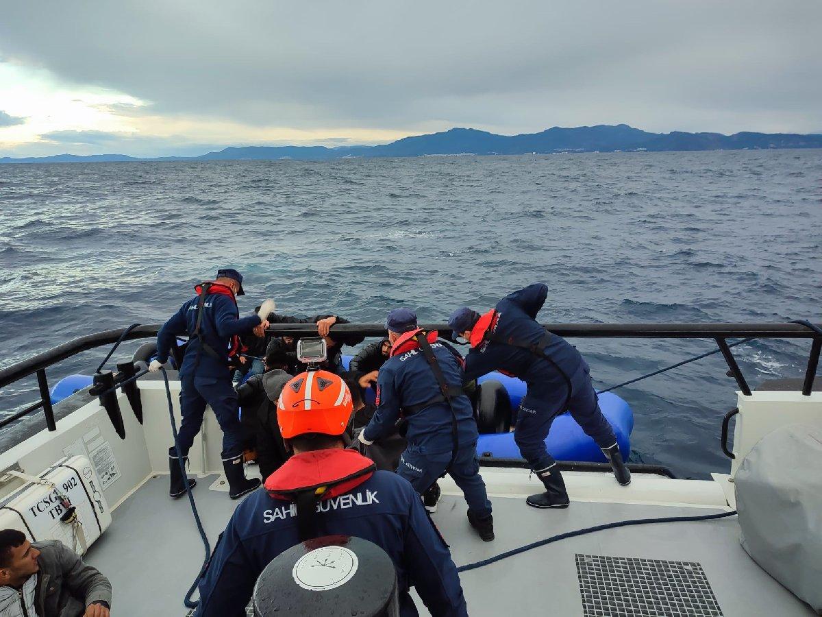 İzmir açıklarında 182 düzensiz göçmen kurtarıldı