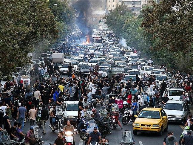 İran'da ölen gösterici sayısı 448’e yükseldi
