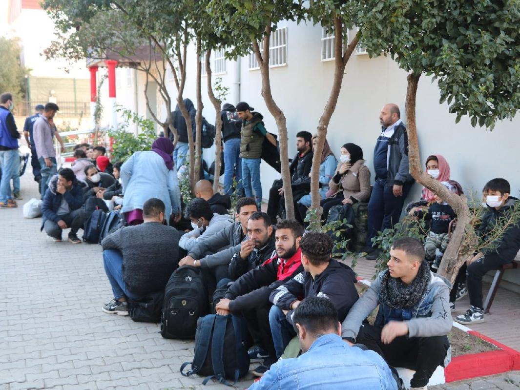 İzmir'deki operasyonlarda 442 düzensiz göçmen yakalandı