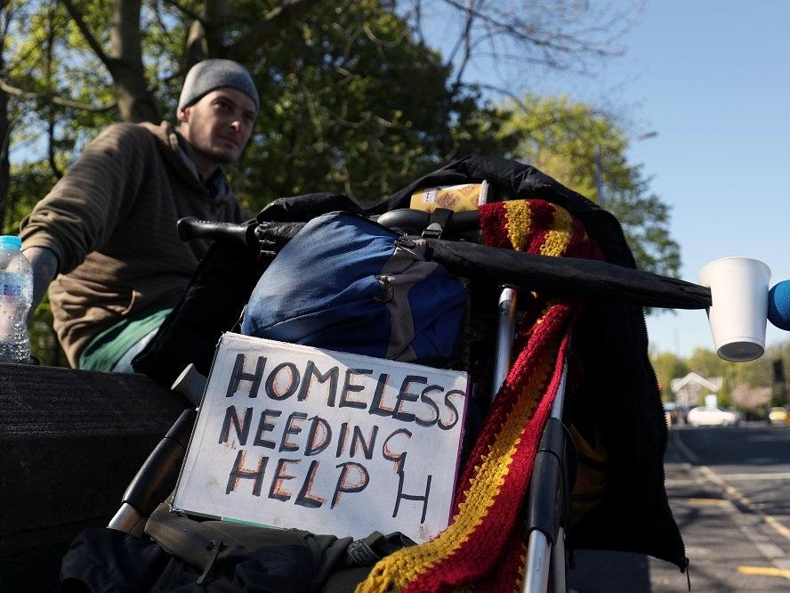 İngiltere'de evsizlere destek veren kuruluşun çalışanları greve gitti