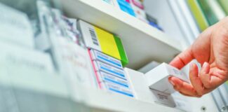 Eczanelerde tehlike çanları çalıyor: İlaç stokları eridi