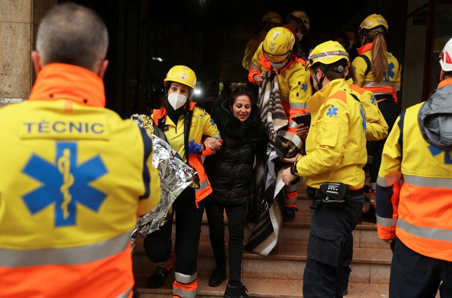 İspanya'da iki tren çarpıştı: Yaralılar var