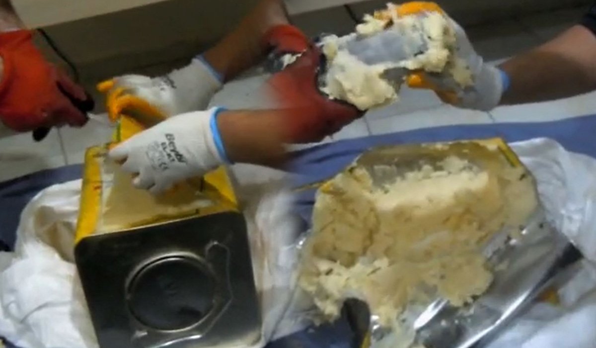 Otobüse emanet verilen yağ tenekesinden uyuşturucu çıktı