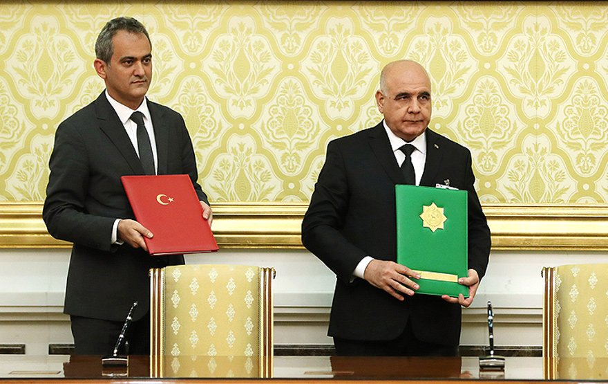 Türk okuluna laik eğitim şartı