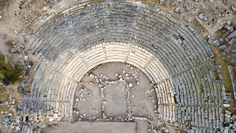 Kastabala Antik Kenti'nde protokol koltukları bulundu