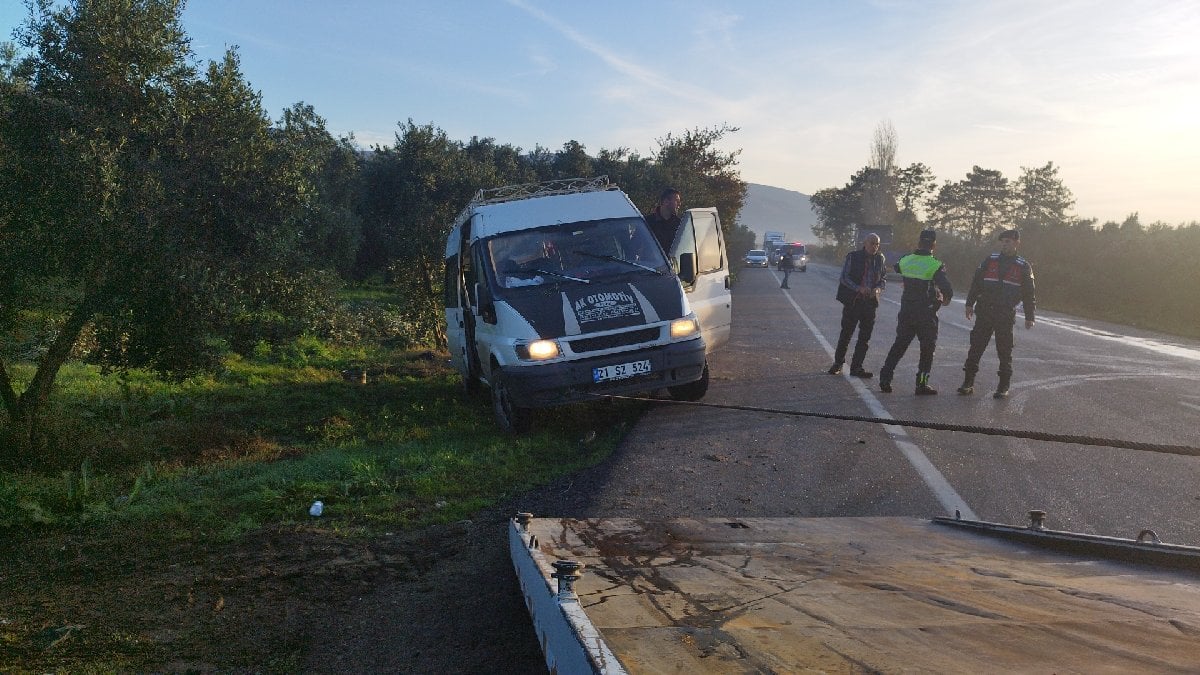 Bursa'da zeytin işçilerini taşıyan minibüse TIR çarptı: 1 ölü, 7 yaralı