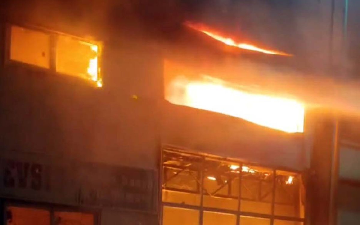 Kayseri'de mobilya imalathanesinde yangın