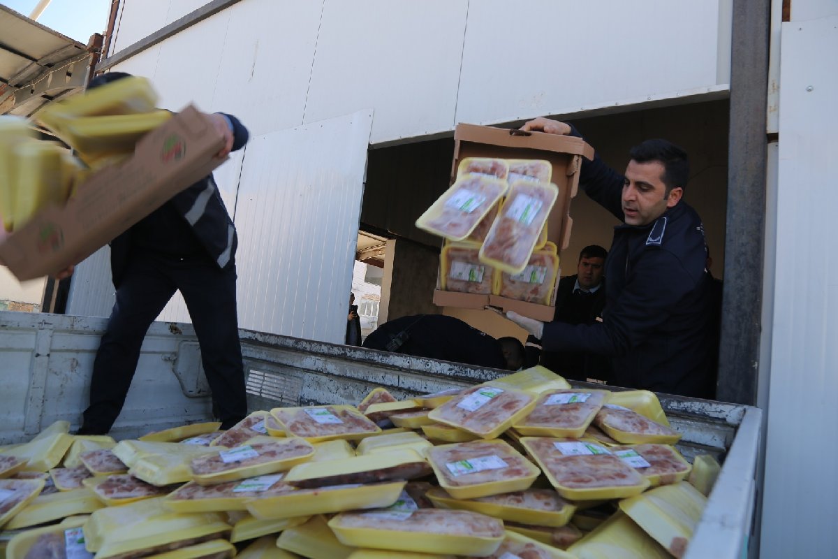 Son kullanma tarihi geçmiş 7 ton tavuk eti ele geçirildi