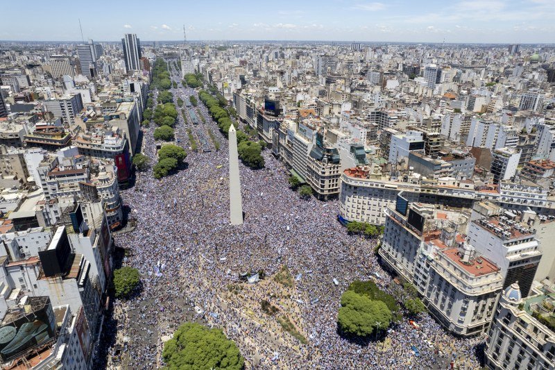 Arjantin'in başkenti Buenos Aires'te 4 milyon kişi kutlamaya katıldı