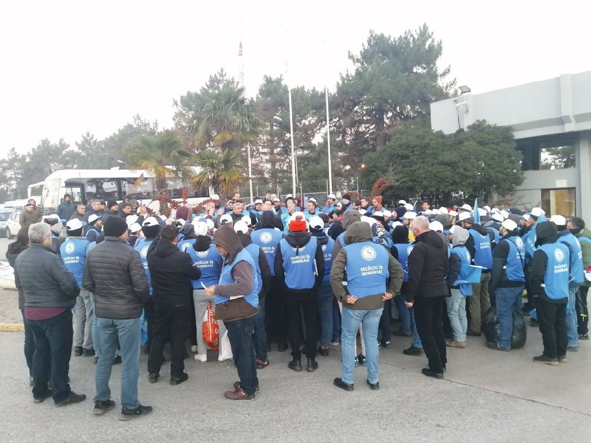 Kartonsan'da işçiler greve çıktı