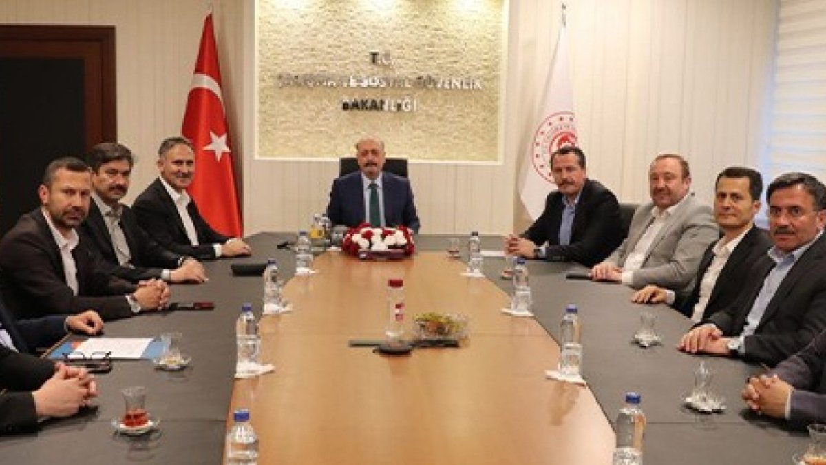 Çalışma Bakanı Bilgin ile görüşen Memur-Sen'den ek zam açıklaması