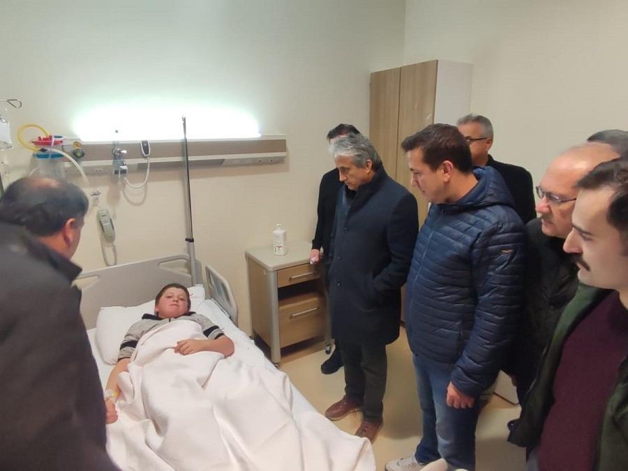 Onlarca öğrenci akşam yemeğinden zehirlendi