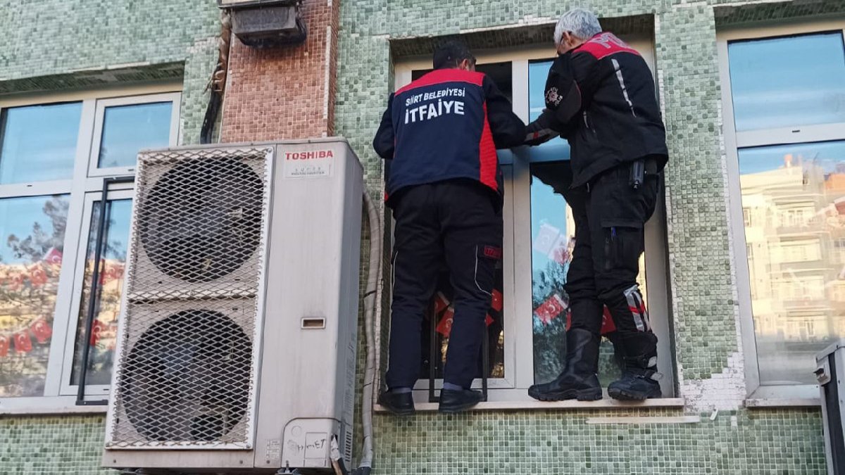 Okulda unutulan öğrenciyi itfaiye ekipleri kurtardı
