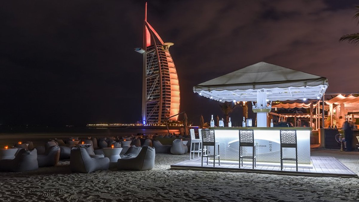 Dubai'de alkol vergisi kaldırıldı