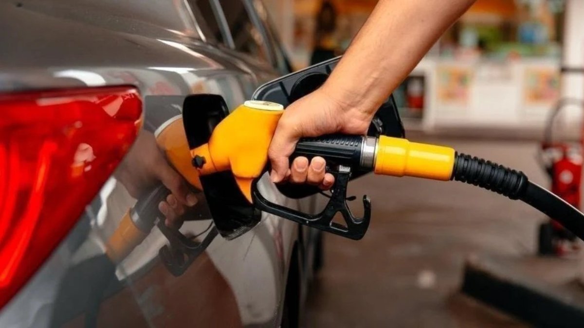 Petrol fiyatları talep endişeleri nedeniyle geriledi