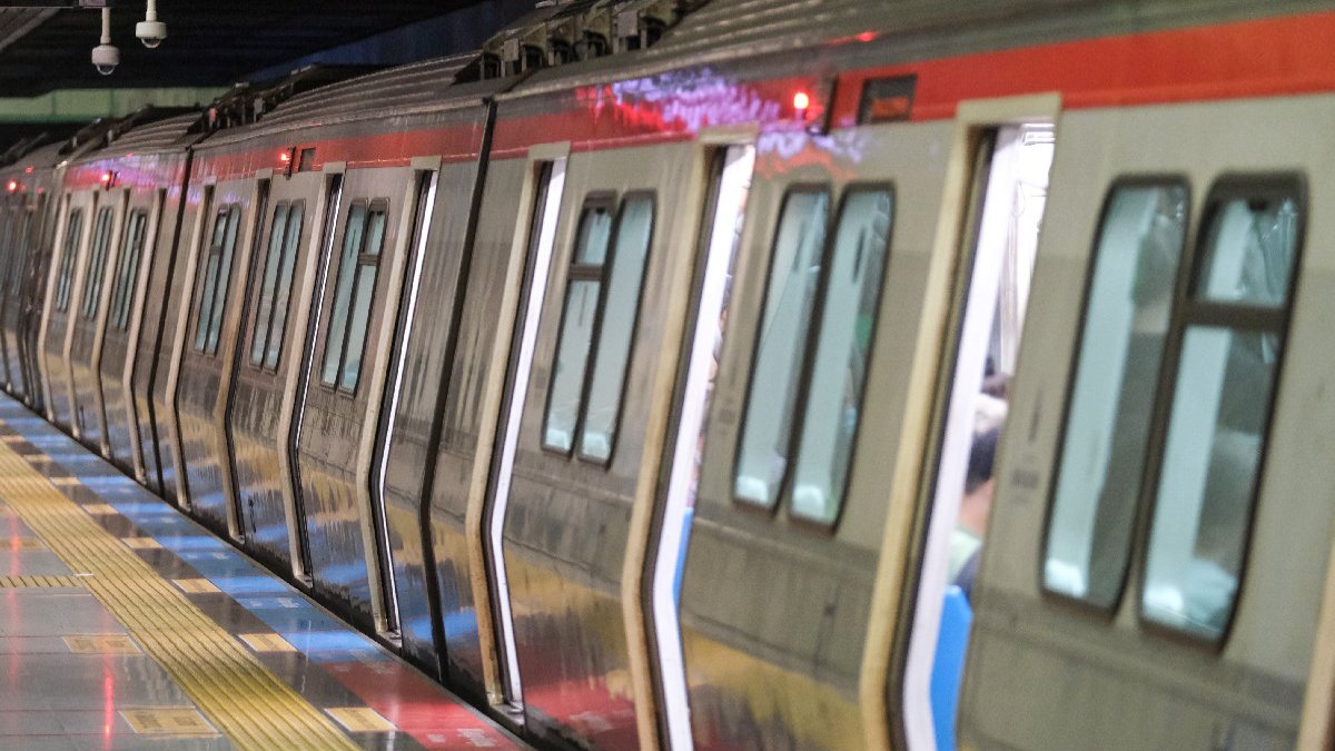 Bostancı Dudullu metro hattı durakları neler? M8 metrosu saat kaça kadar açık?