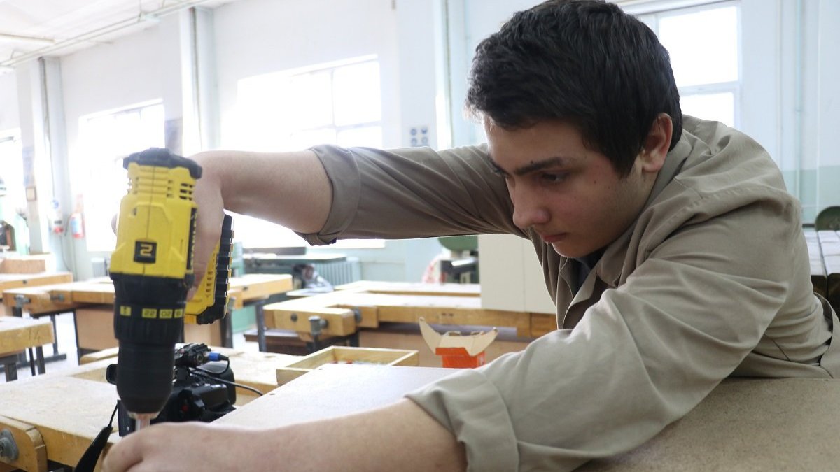 Meslek lisesi bir yılda 2,4 milyon lira ciro yaptı