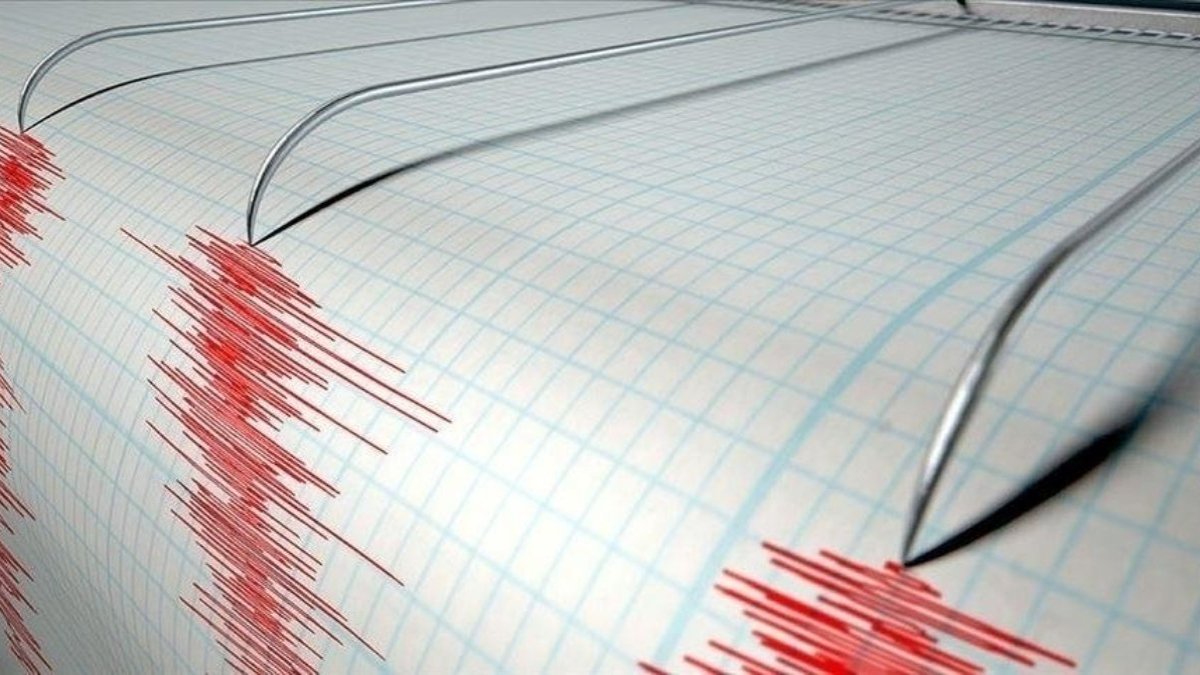 Endonezya'da 7,6 büyüklüğünde deprem