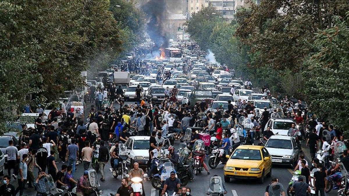 İran'da ölen gösterici sayısı yükseldi