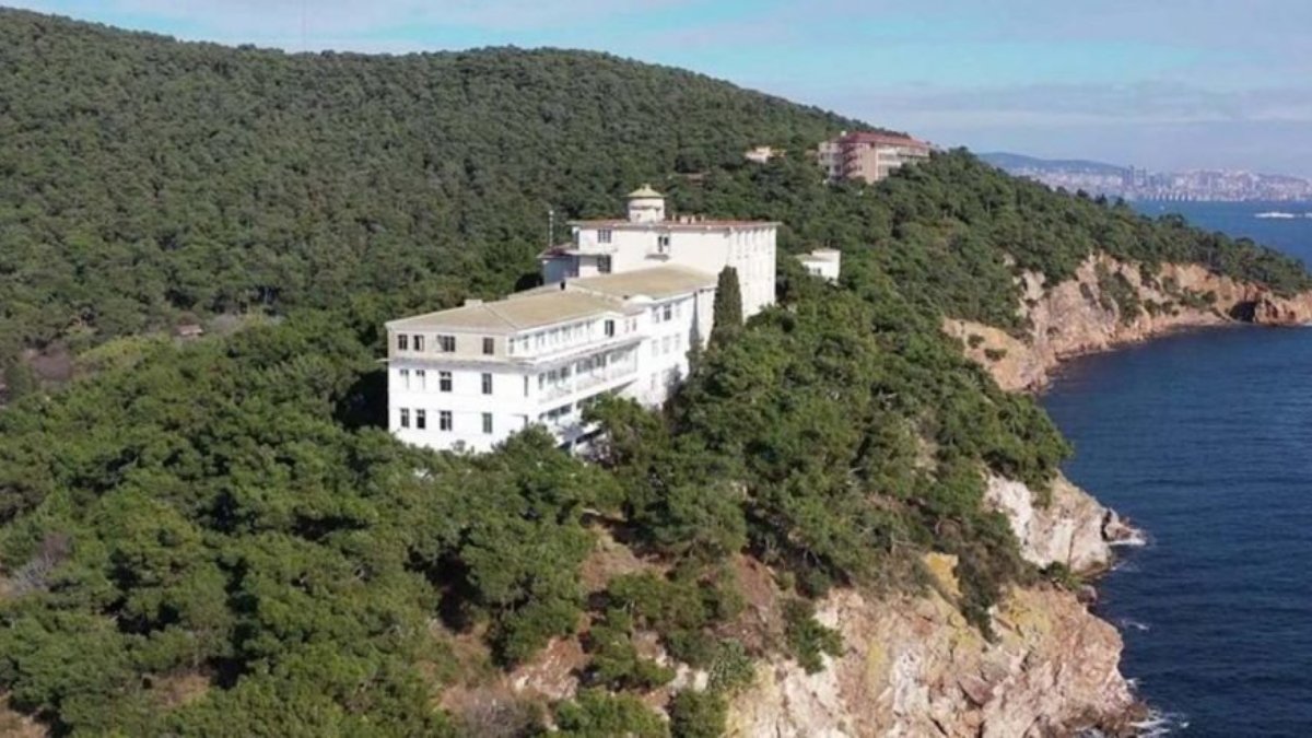 Heybeliada Sanatoryumu'nun Diyanet'e tahsisi iptal edildi