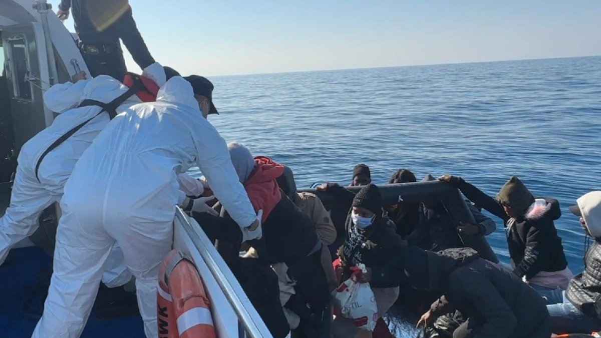 Yunanlılar göçmenlerin bulunduğu tekneye ateş açtı