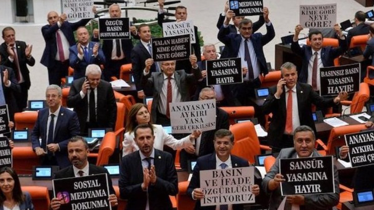 İnsan Hakları İzleme Örgütü'nün Türkiye raporu: 'Seçim öncesi baskı artıyor'