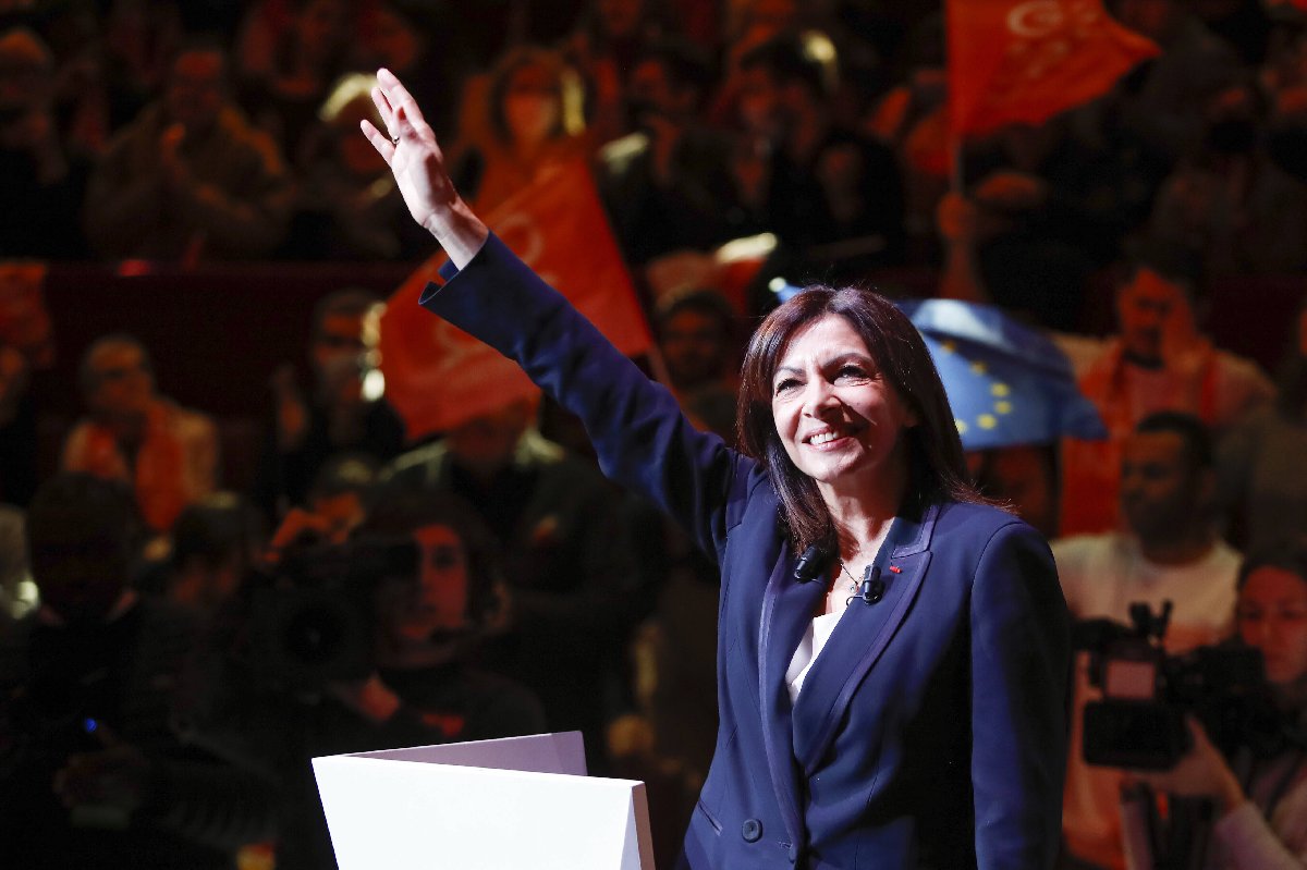 Paris Belediye Başkanı Anne Hidalgo.