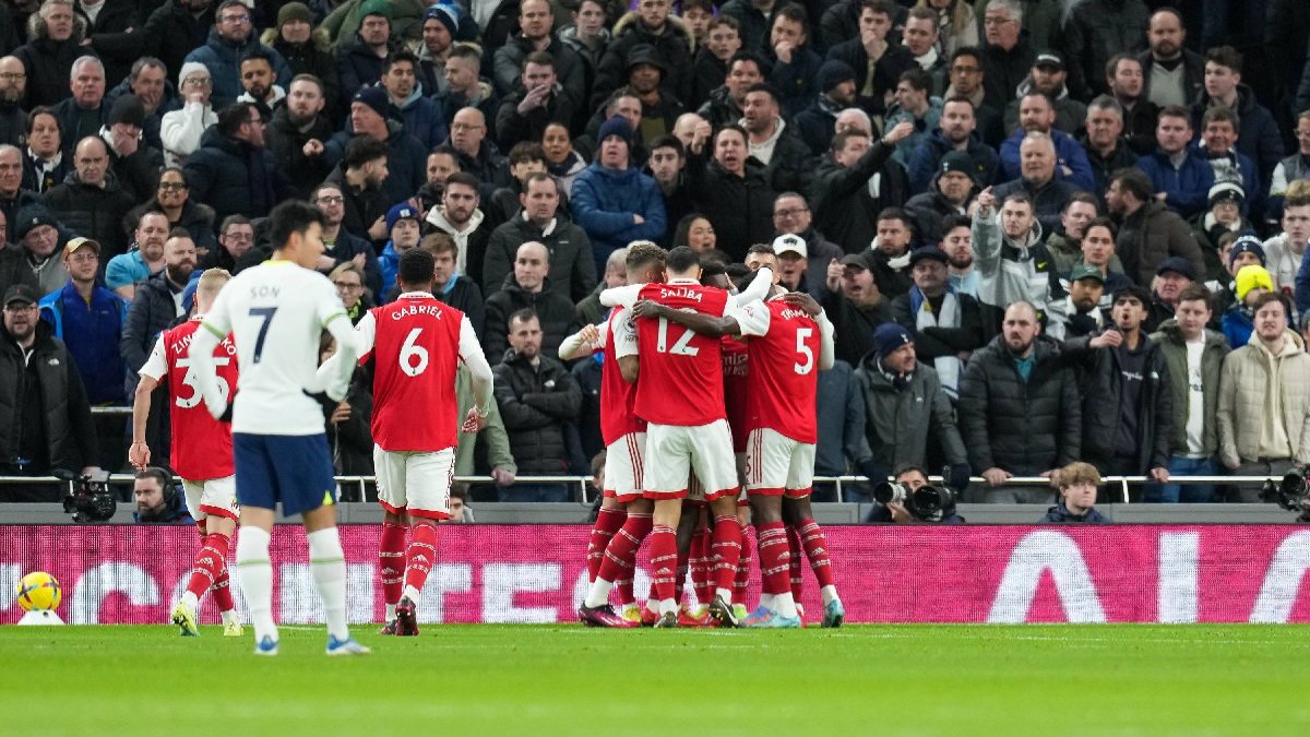 Olaylı derbide Arsenal, Tottenham'ı mağlup etti