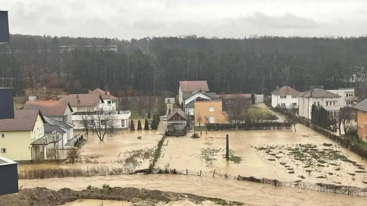 Kosova'nın bazı bölgelerinde acil durum ilan edildi