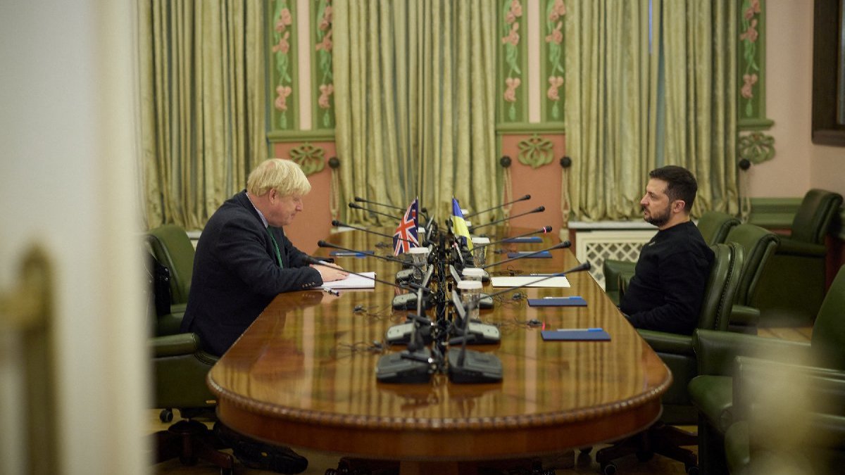 Zelenskiy ile görüşen Boris Johnson: Savaşın bitmesi dünya için çok önemli...