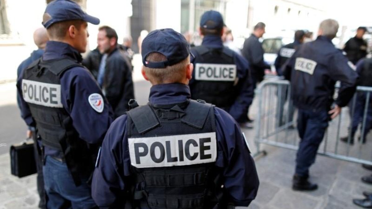 Fransa'da oyuncak tabancalı evsizi öldüren 2 polis gözaltına alındı