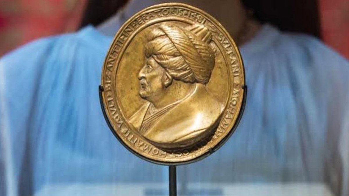 Fatih'in 542 yıllık madalyonu İstanbul'a geliyor