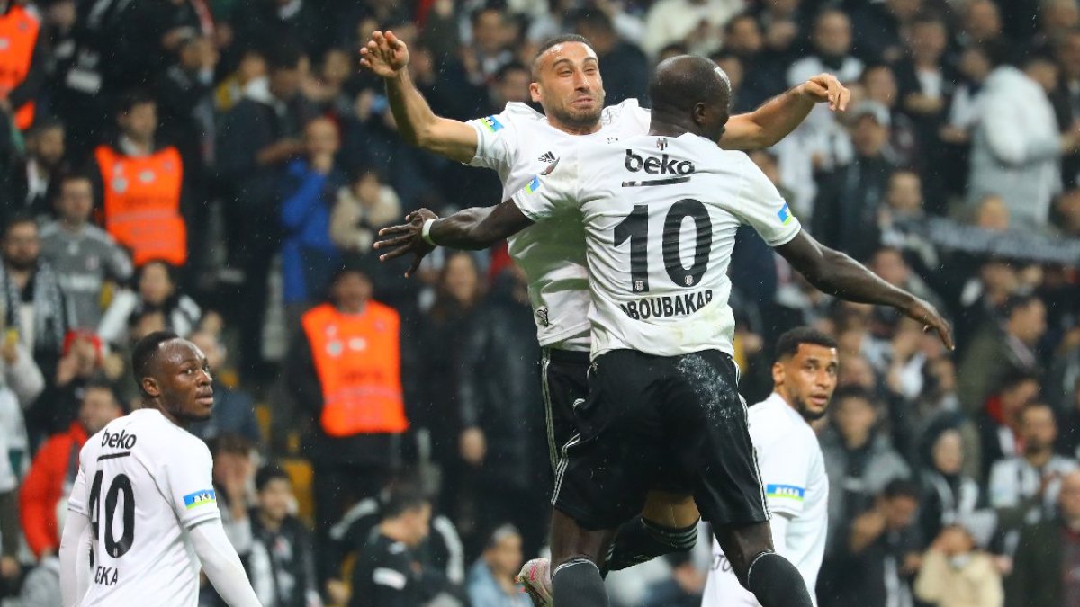 Beşiktaş Alanyaspor'u farklı yendi seriyi sürdürdü