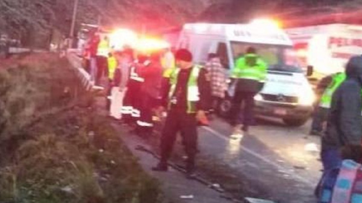 Otobüs uçuruma devrildi: 25 ölü